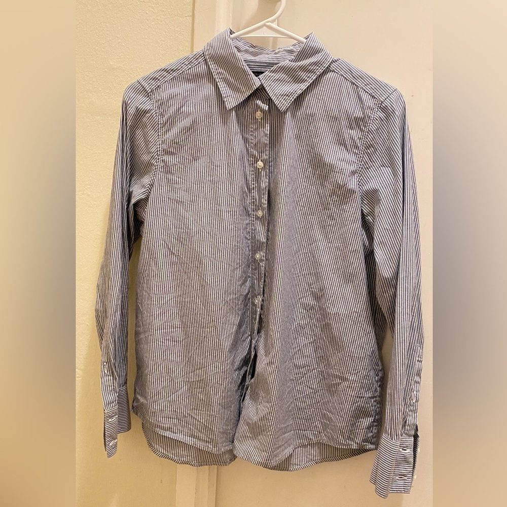 Banana Republic women size S button down shirt 100% cotton navy stripes
